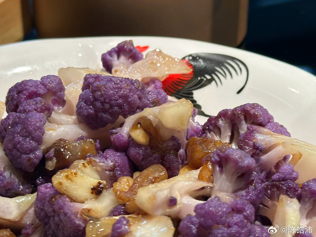 这两道菜虽然看起来很暗黑，味道却是很地道……但我还是不想再吃了