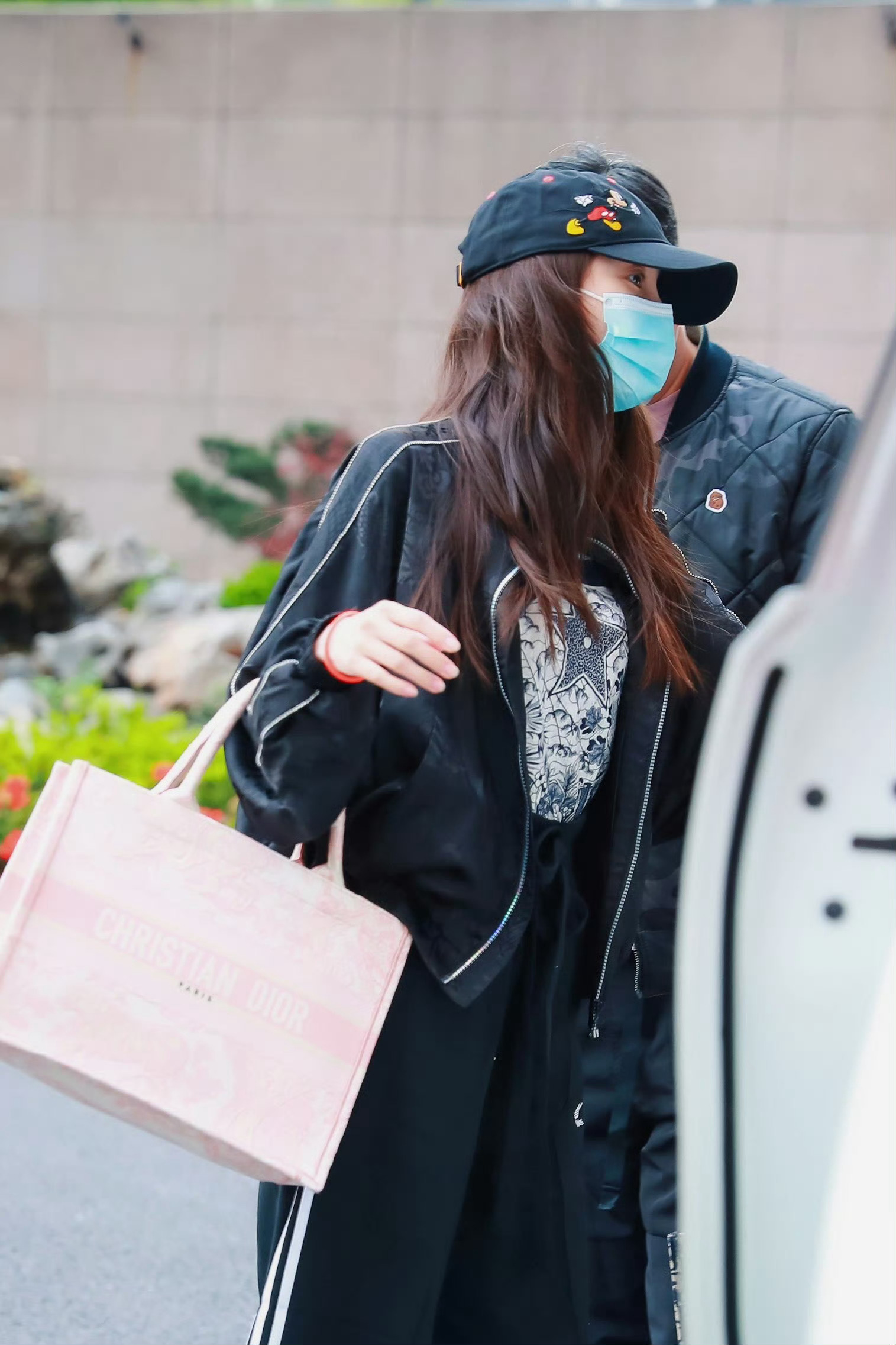 angelababy angelababy “不同蔷薇，你可是明艳从不凋零的玫瑰