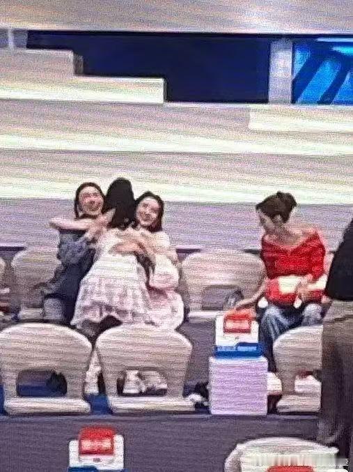 BonBonGirl组的姐姐们都很棒，私下关系很好呀，大家还是别太发散了吧浪姐直