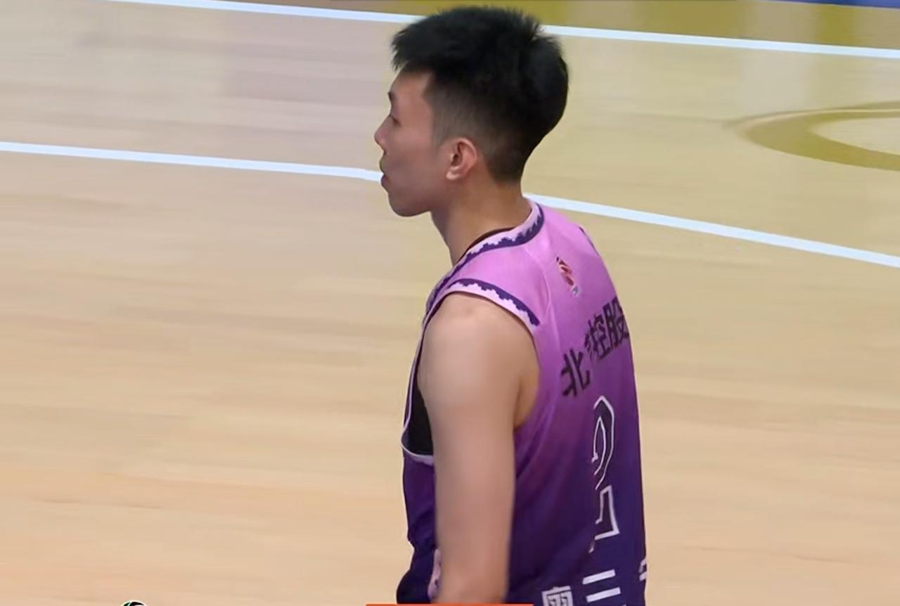 两连胜！上海男篮105-92再胜北控，张镇麟和廖三宁谁更出色？数据一目了然
拉塞