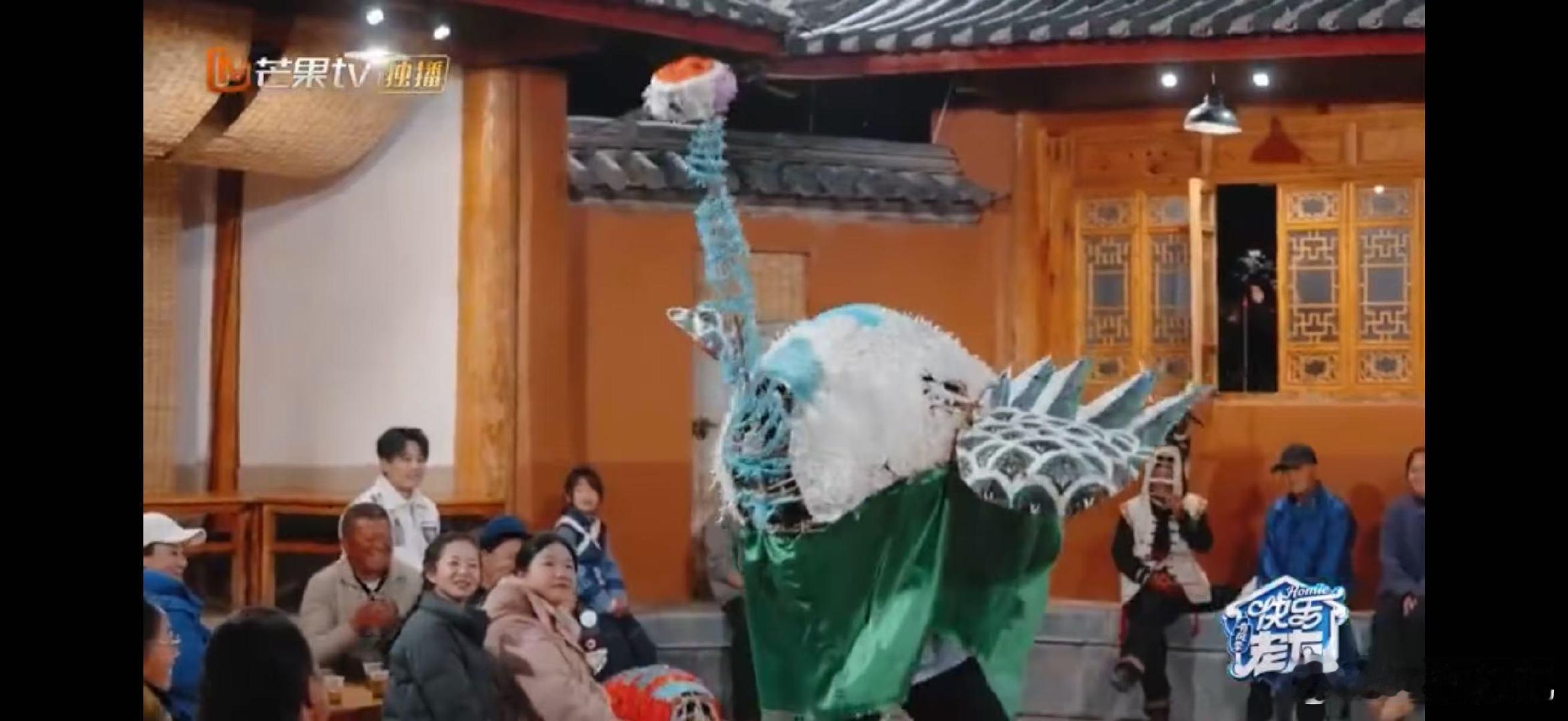 陆虎陆虎做人做鹤都很会饭撒快乐老友记笑不活了！陆虎表演《鹿鹤同春》，鹤的姿态拿捏