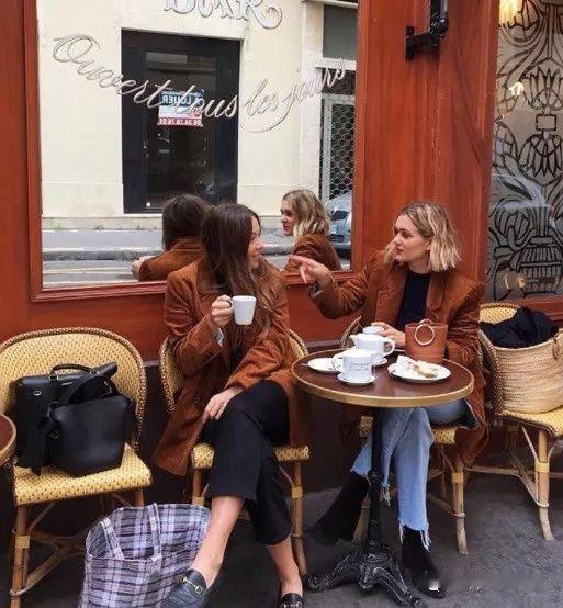 更重要的是，现在的工作和职业大多都是临时工，所谓的各种养老保险交费，一旦失去工作