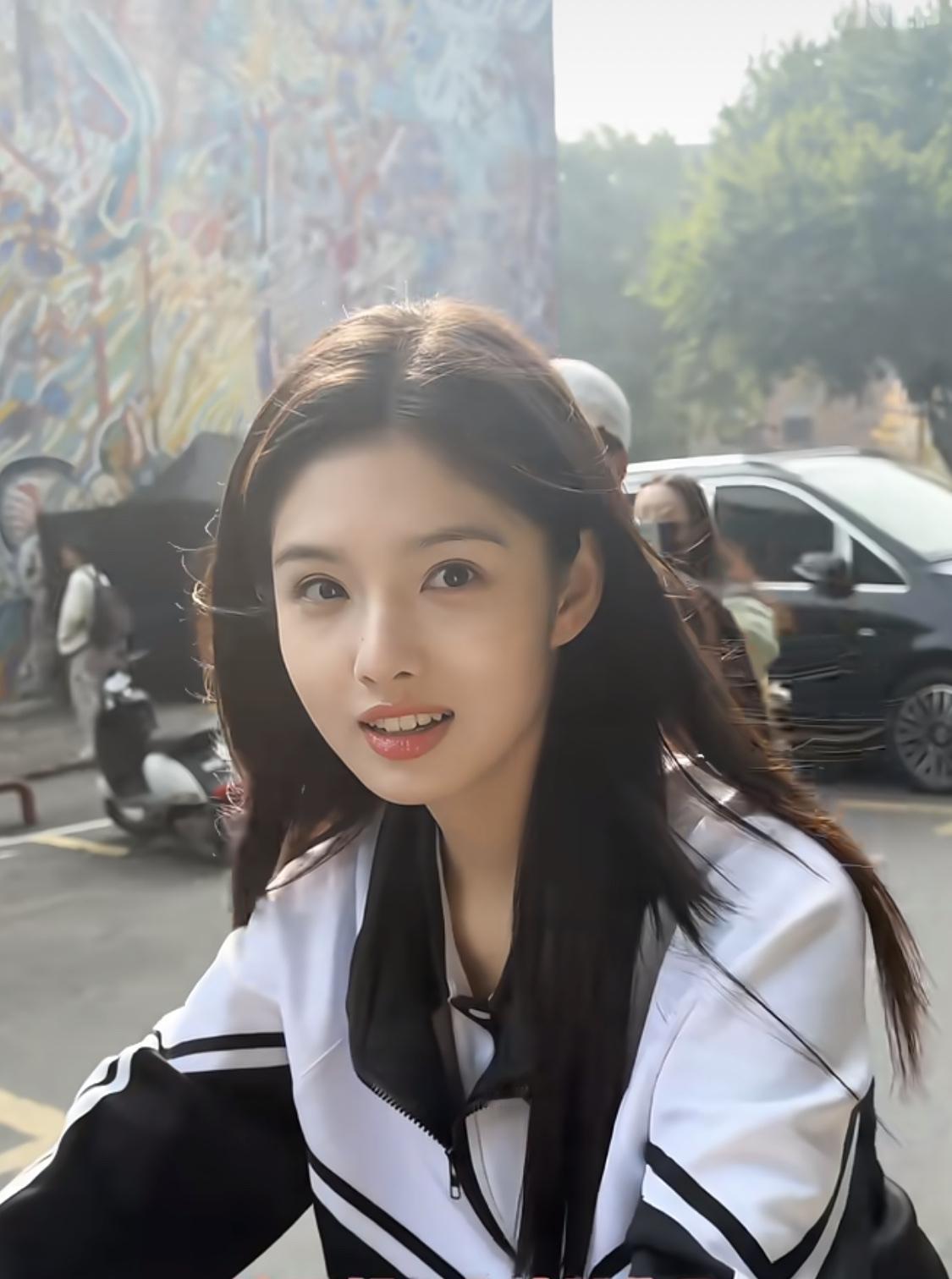 艾米北京电影学院艺考分数83.5，全国排名第三。你绝对看过她演的戏。

2008