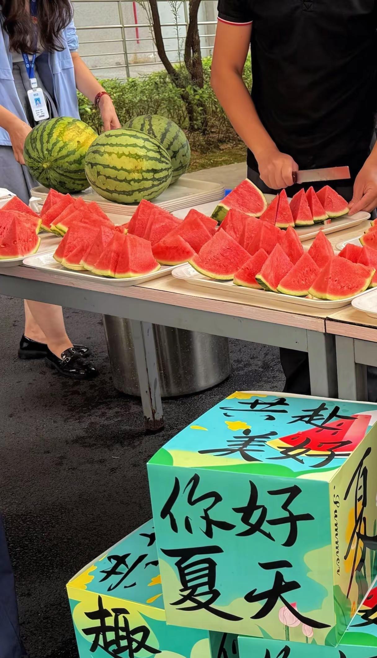 可惜你不在时代广汽，你不知道进厂有五险一金包吃包住、用工卡刷水果吃饭喝奶茶有多香