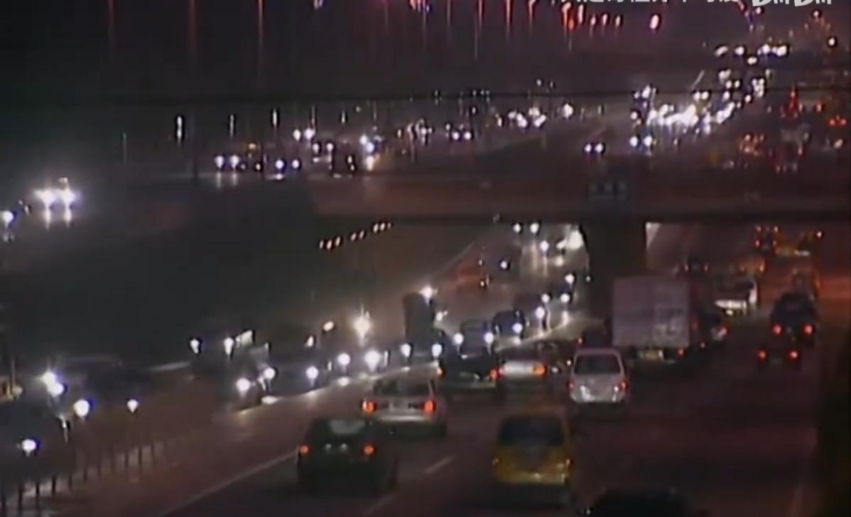 周末回老家，街上遇到邻居，也是中学同学的黄，一看到她，我立马想避开绕道而走，不料