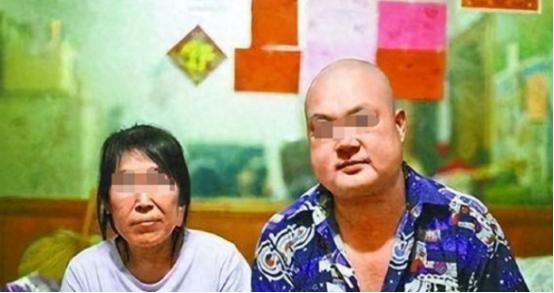 2012年，廖丹因拖欠医院17.2万元，当着尿毒症妻子的面，被警察抓捕，随后，警