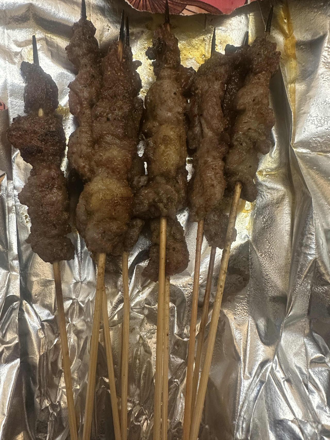 身为一名资深吃货，烧烤一直都是我无法抗拒的心头美味。只是现在吃烧烤的心情，和从前