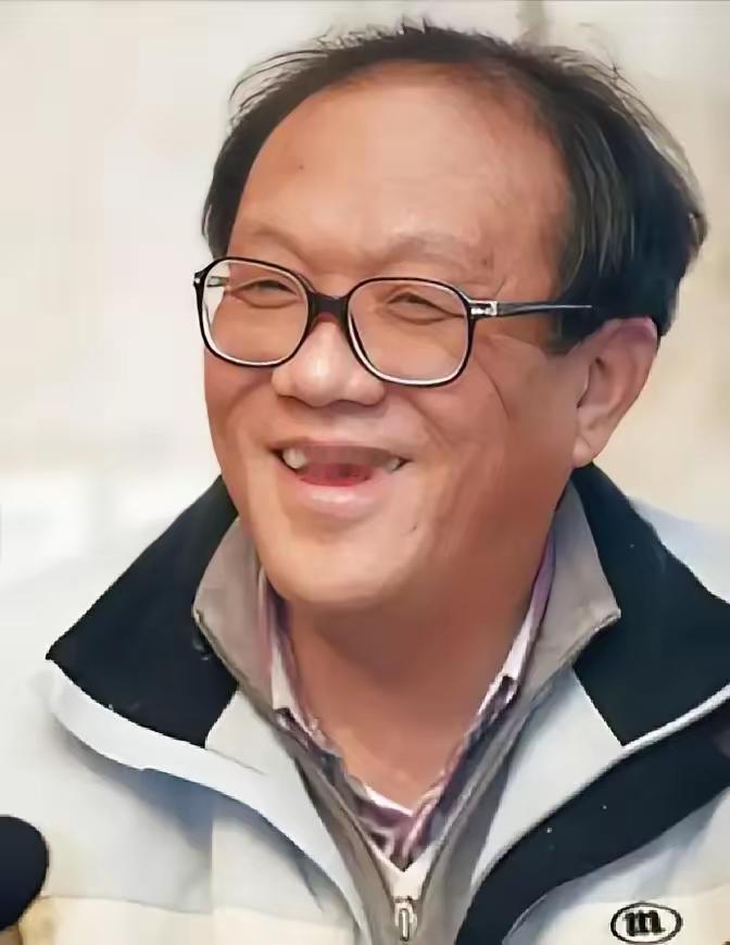 2010年，作家史铁生突发脑溢血，医生问他的妻子陈希米：“救不救？”没想到陈希米