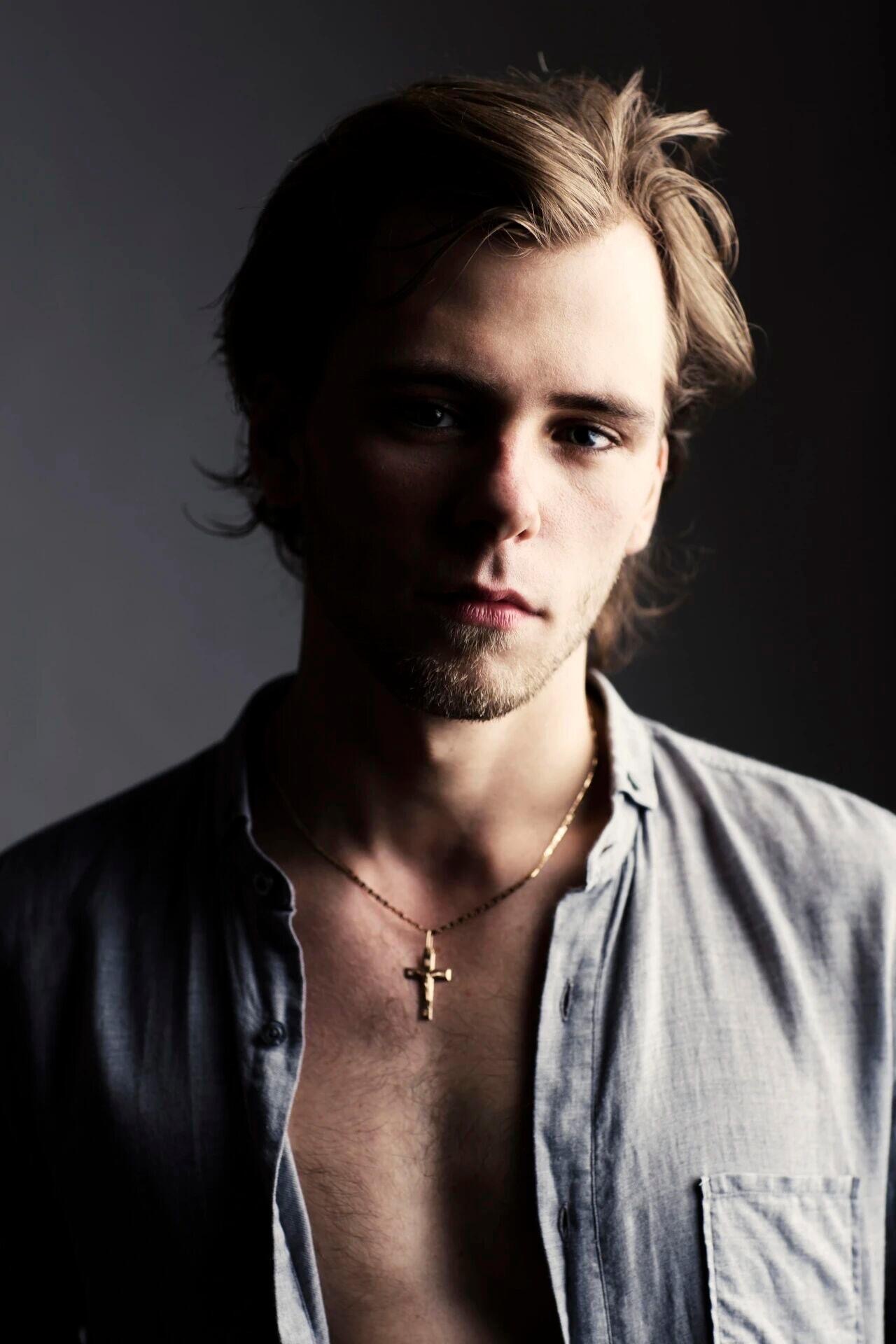 芝士福利社 他来了⁉️颠覆想象的竖琴音乐家“亚历山大·波达切夫”‼️用竖琴演奏跨