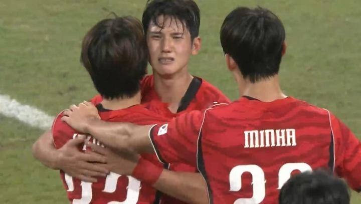 韩国U23夺金免兵役球员集体喜极而泣名古屋亚运会男足决赛，韩国U23 1‑0击败