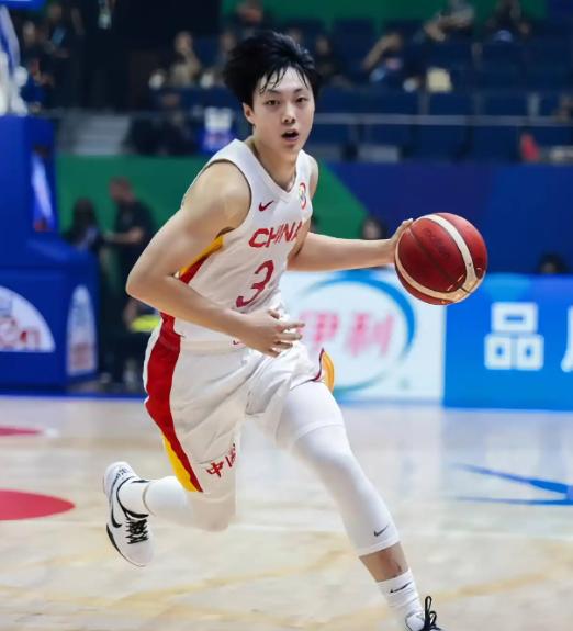[浮云]胡明轩真厉害！
中国男篮在客场大胜卡塔尔男篮，胡明轩表现非常出色！这名球