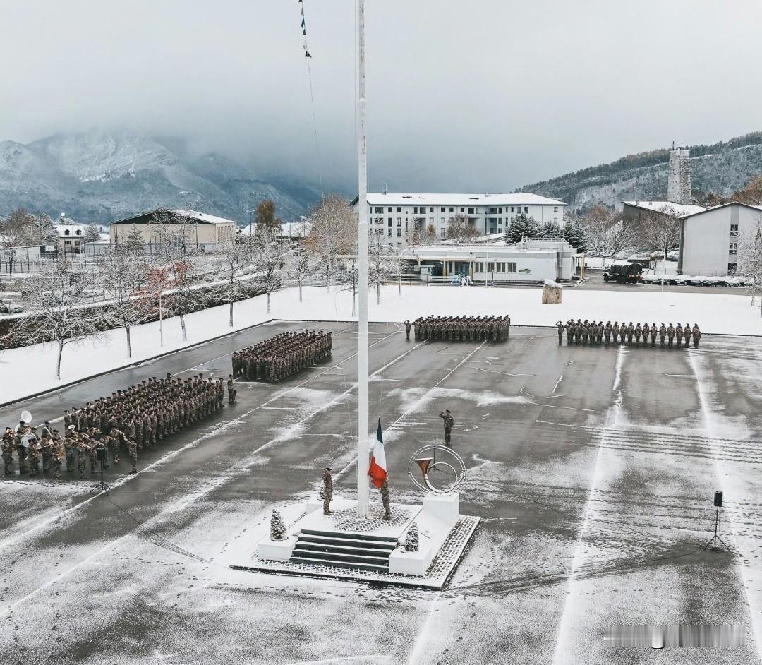 丹麦宣布格陵兰驻军长期化

“在外国士兵的协助下，我们将继续执行一至两年的任务。