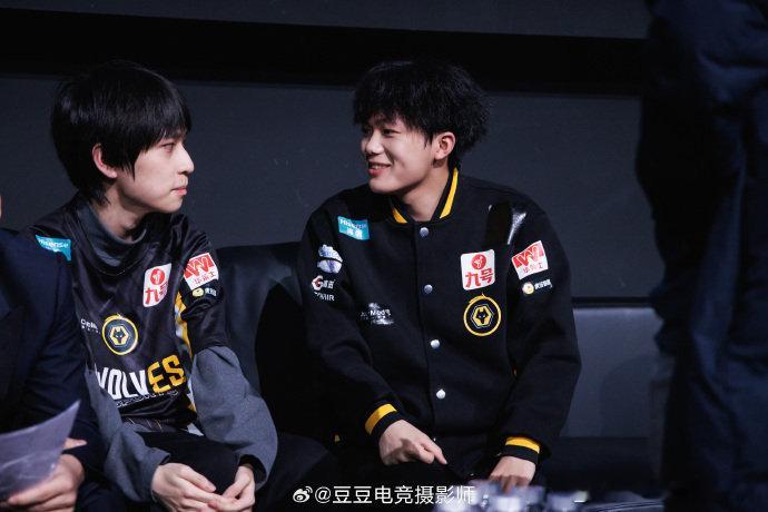 狼队状态为道崽的努力感到可惜，个人状态亮眼却没能换来理想的比赛结果。 