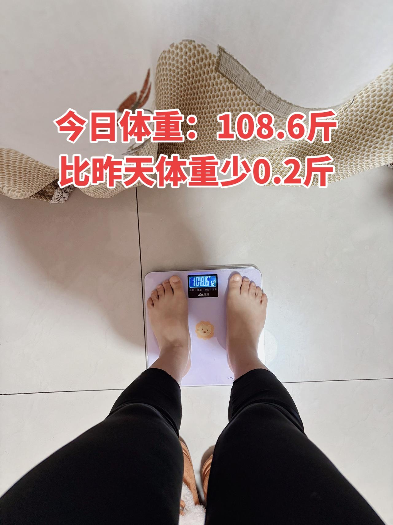 泪水打湿我的减脂餐，今日体重108.6斤⬇️0.2
今日减脂早餐：红薯+鸡蛋+番