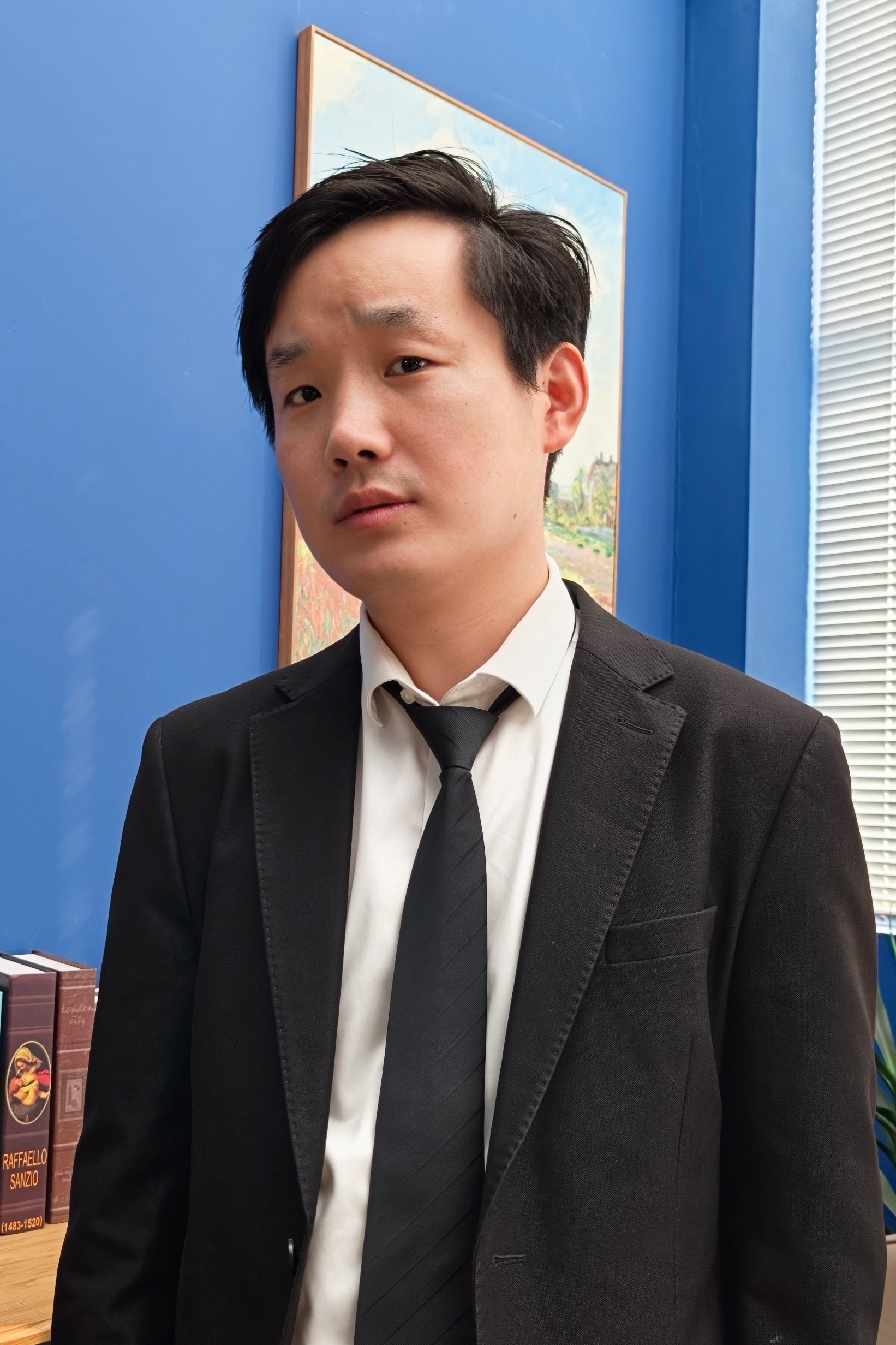 刚才同事和我说：威哥，你穿这衣服像个卖保险的我以为穿西装打领带是城市商务精英