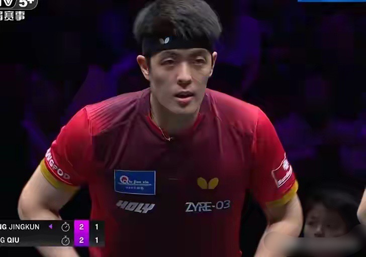 WTT重庆冠军赛男单1/8决赛爆出大冷：国乒主力梁靖崑在2-0领先的情况下，连输