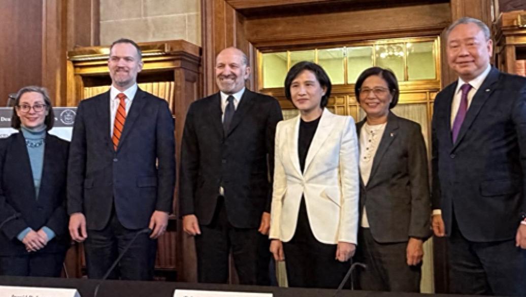 就在刚刚，
 
美国特朗普政府正式宣布，
 
1月16日，美国商务部宣布，美国对