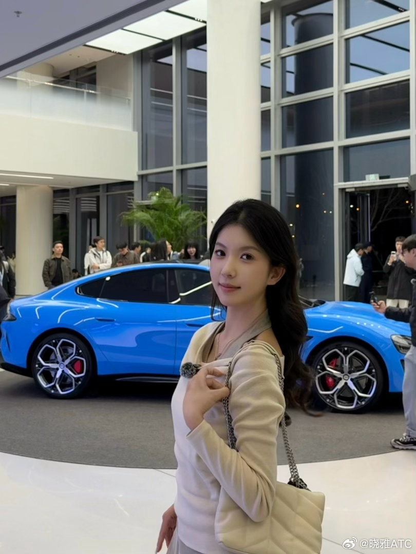 咔两张照片 回酒店剪片咯你们觉得新款SU7咋样？大v聊车