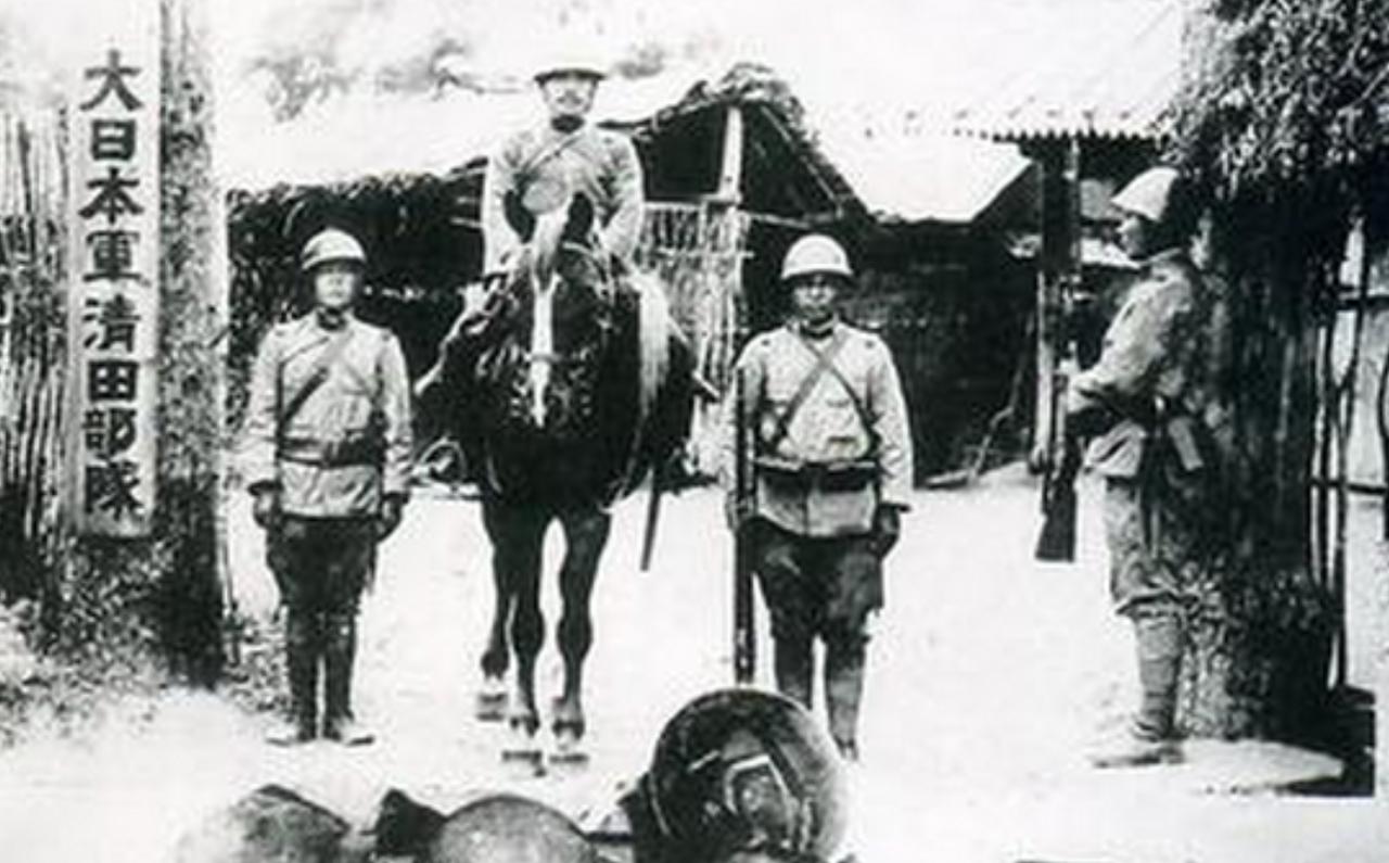 1945 年 8 月 9 日，苏联红军对日宣战，横跨中苏边境发起进攻。开战 7 