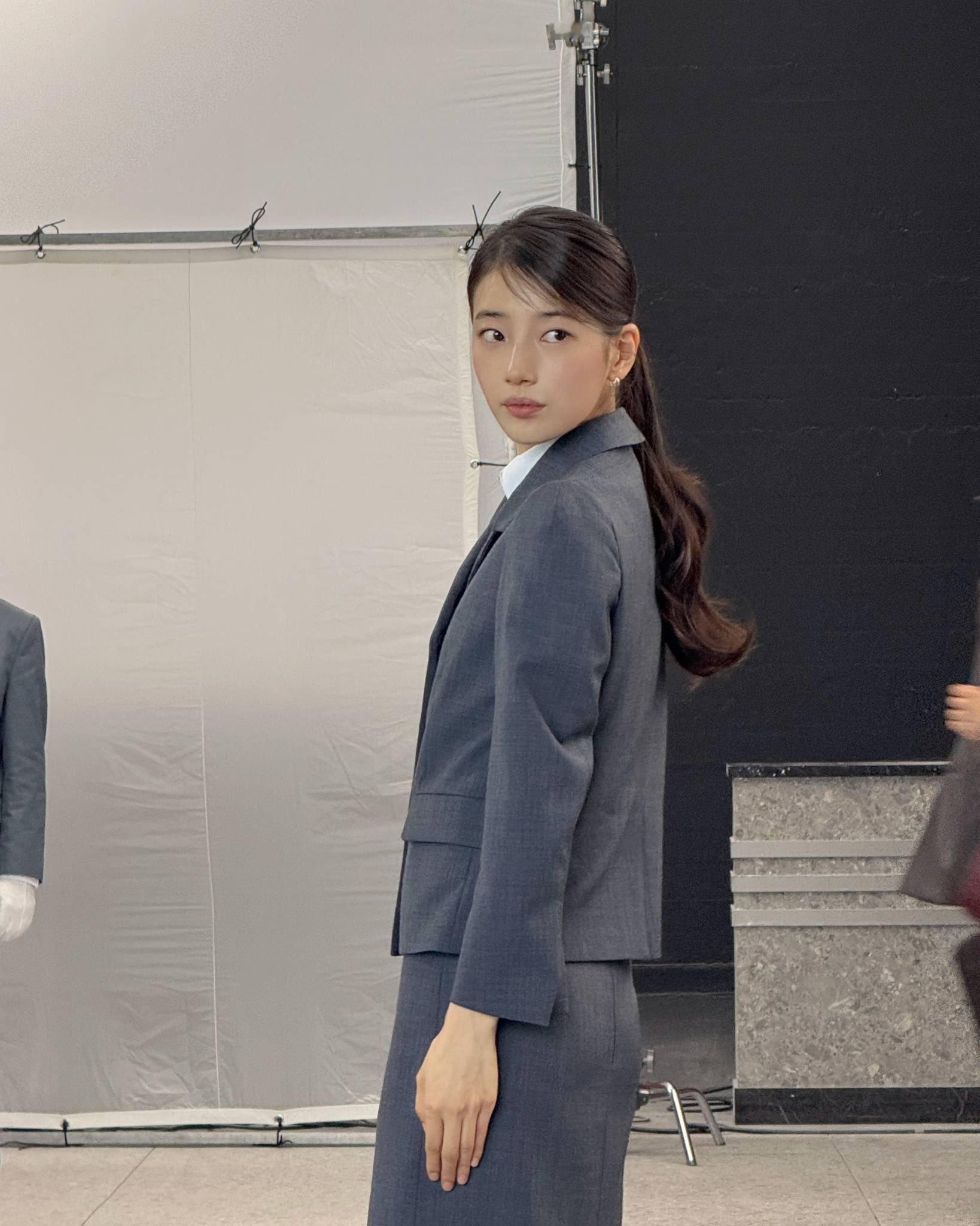 就…美得很轻松 好飒好有气质^ ^*裴秀智Suzy ​​​