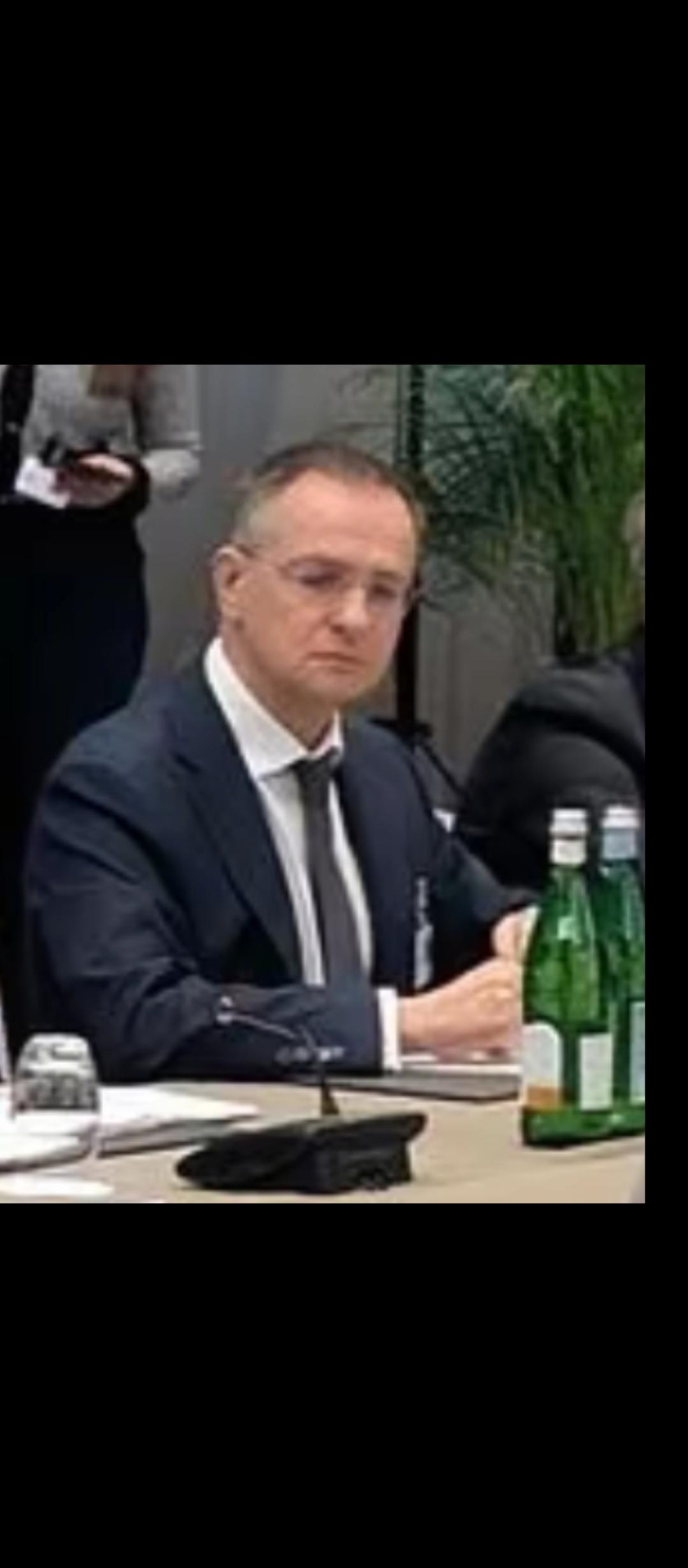 果然，照片这个人（梅津斯基）作为俄罗斯日内瓦会谈团长，他去谈判，会谈陷入僵局！