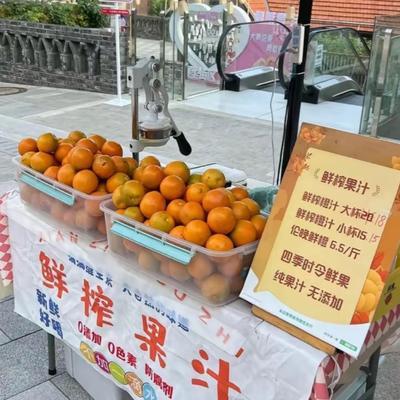 必须严惩！浙江一名女子在景区买了一杯20块钱的现榨橙汁，亲眼看着老板榨了6个新鲜