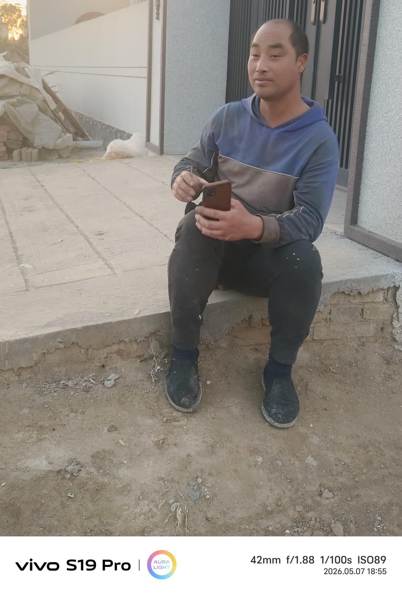三蛋年纪轻轻就一身毛病，胳膊疼、腿疼、脑袋也疼，他家脑宁是必备之物。昨天三蛋又说
