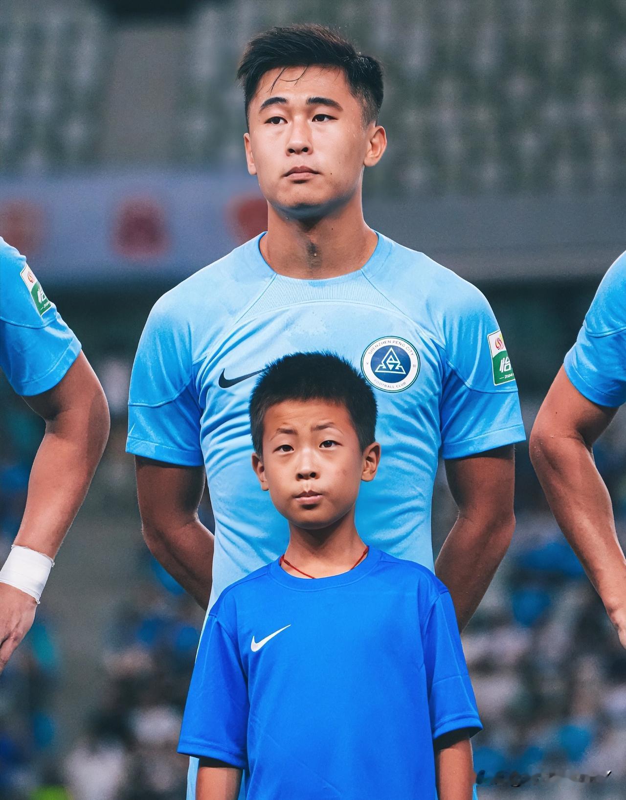 现在最郁闷的
估计就是戴伟浚了
他万万没想到，刚加盟深圳就
又受伤了！

深圳新