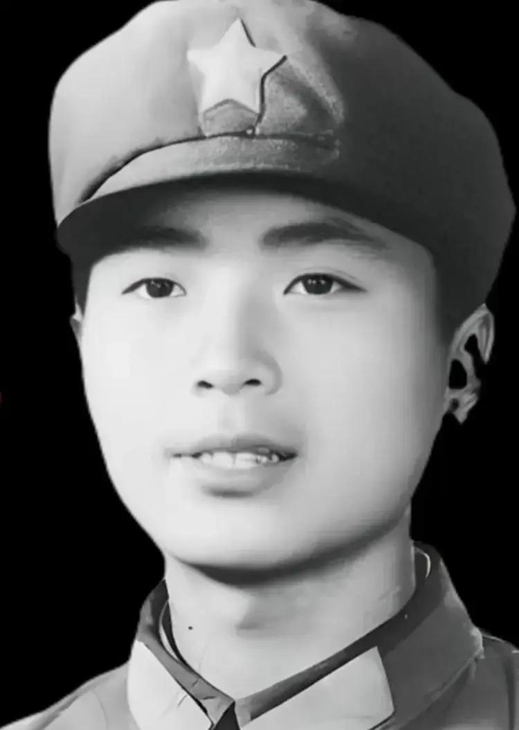 1985年，老山前线，17岁战士顾克路，被越军炮弹炸成“两截”，副连长孙兆群大喊