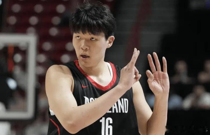 小杨来回奔波很累，但是现在是他一个不错的练级机会。克林根出战成疑，罗威玻璃属性上