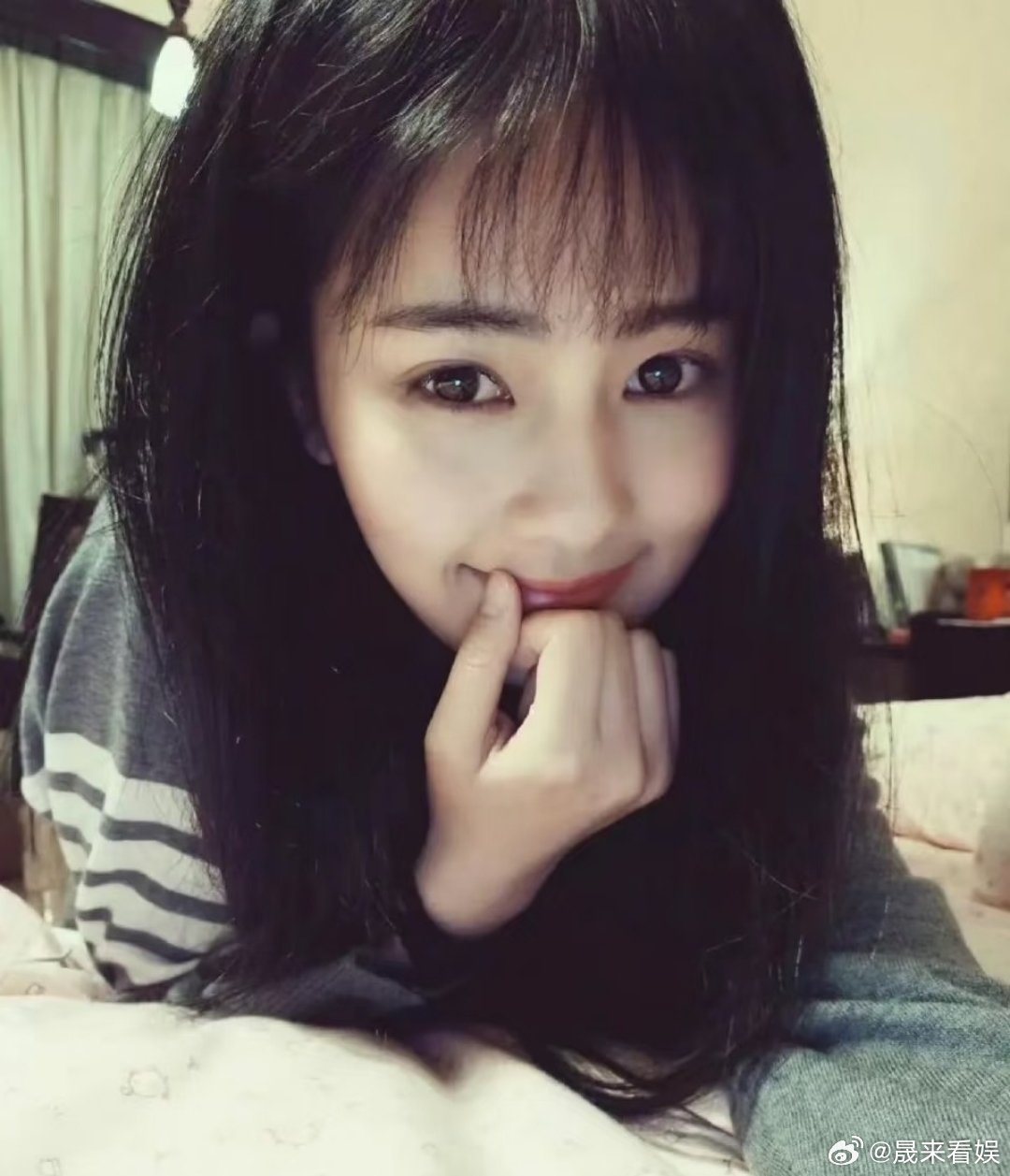 白鹿早期竟然这么清纯早年的白鹿干净灵动，如今出席艺术体操挑战赛从容大方，主动推广