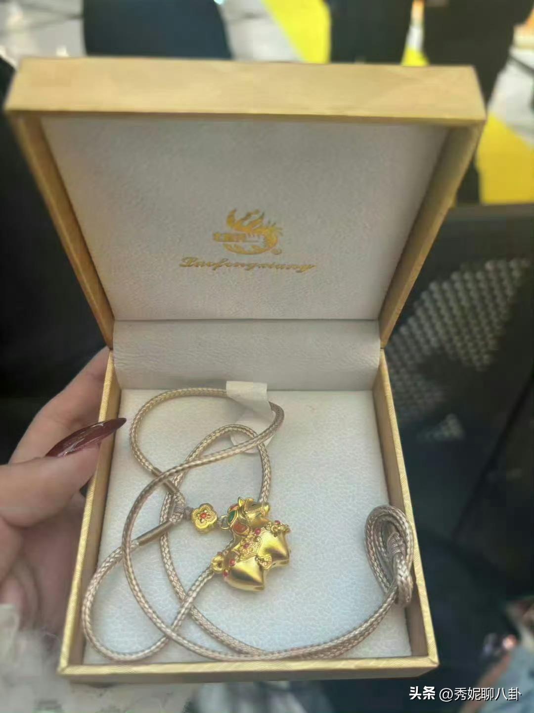 救命！丁禹兮这波宠粉操作直接把内娱卷到新高度！上海线下活动的白西装路透帅到窒息，