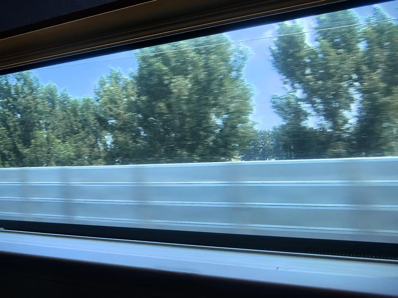 看移动视频中铁路从业人员拍得内容，觉得非常好。突然想到当年上级公司到宜川，说是要
