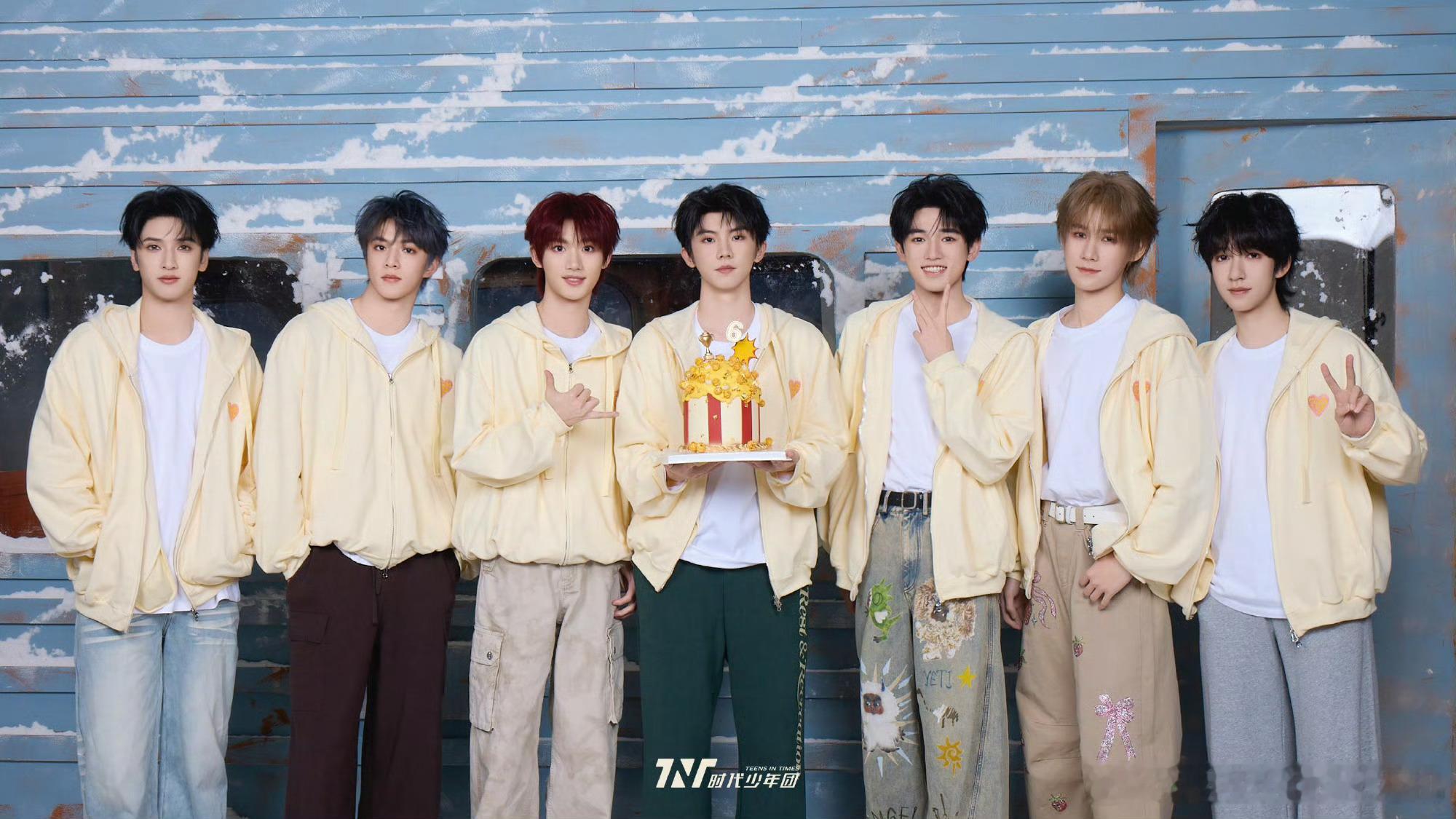 属于时代少年团的六周年，时代少年团这一程的样子，谁懂小炸们这一程的美好，期待住接