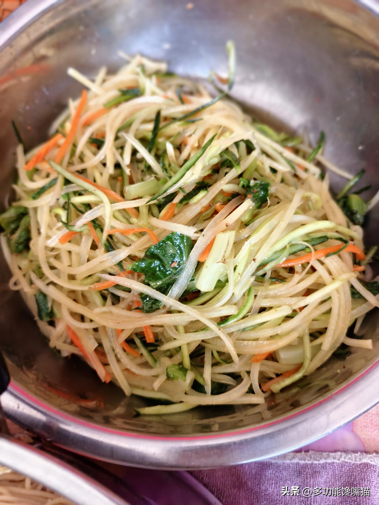 夏日生活打卡记 山西偏关猫姐如今很少回娘家蹭饭吃了
但是娘家那地地道道的南堡子莜
