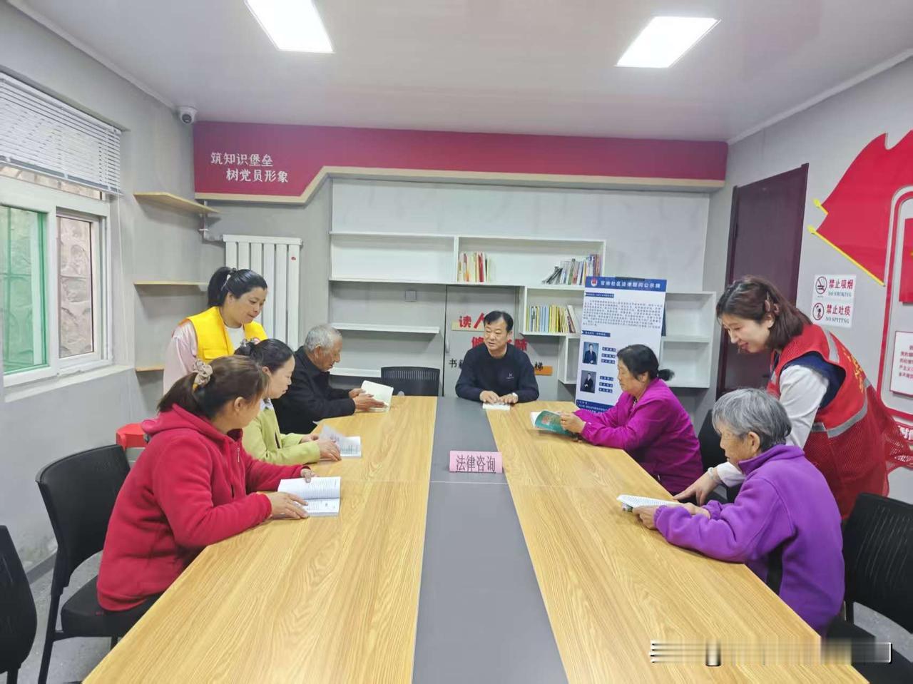万柏林区官地社区：普法进社区 暖心护航夕阳红
 
4月27日，万柏林区白家庄街道