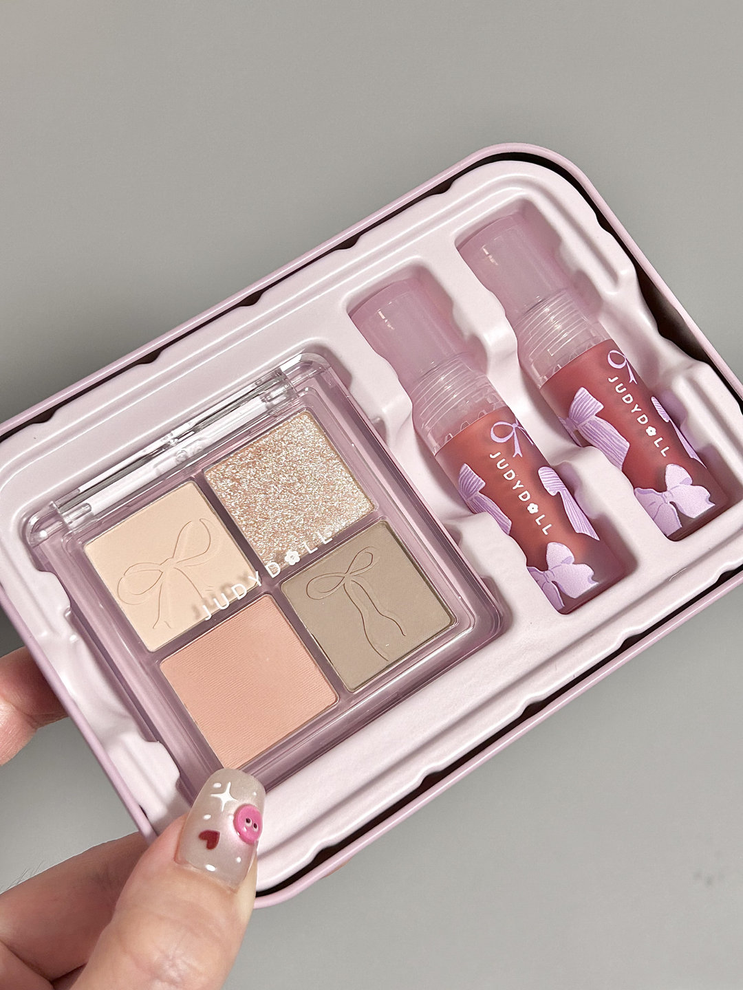 怎么会有这么可爱的彩妆礼物！！！ 