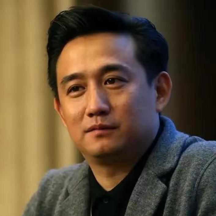 黄磊早就无心拼事业了，原因太暖心
 
黄磊不是缺演技、没资源，心思全都扑在家庭上