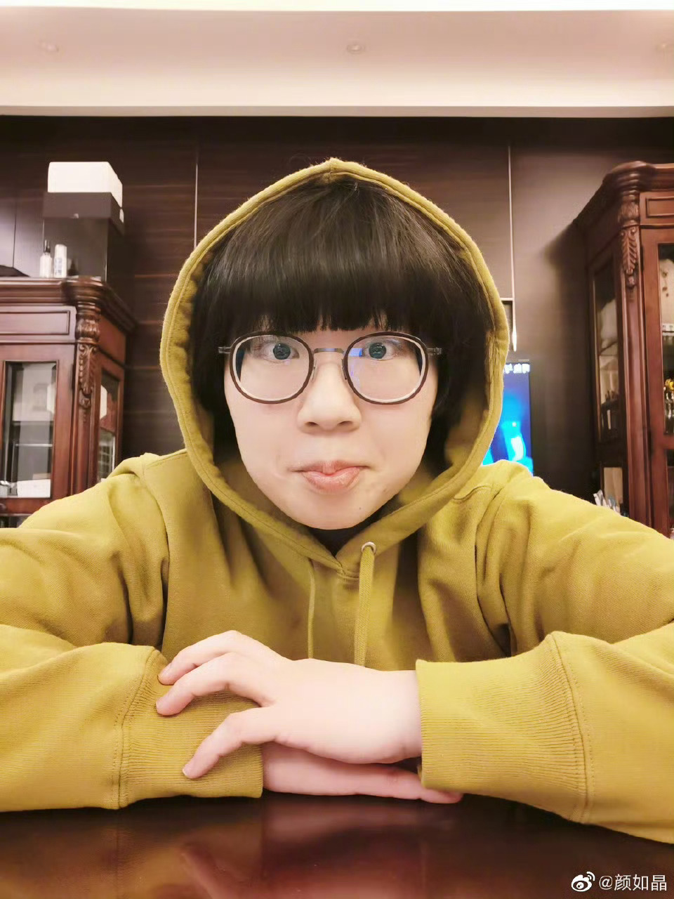 颜如晶一年减重2.9斤我对她的记忆还停留在奇葩说？这档综艺结束后她在做什么？好像