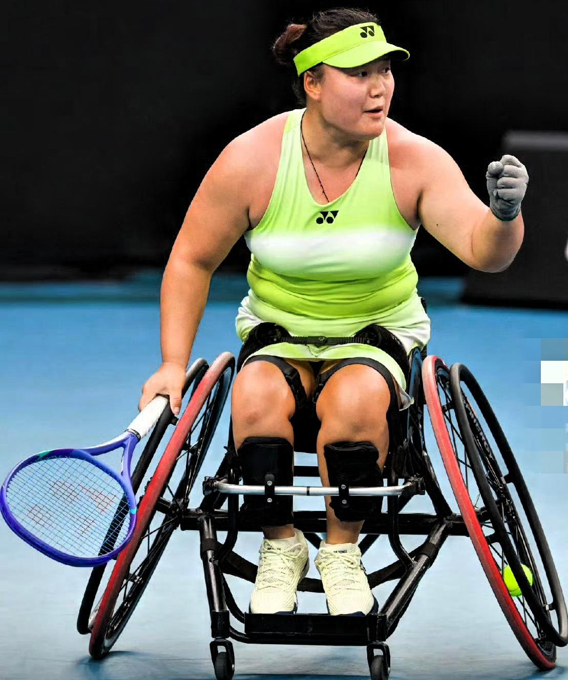 澳网胜利日：
在庆贺张帅第二次夺得澳网女双冠军之后，中国轮椅网球选手李晓辉也迎来
