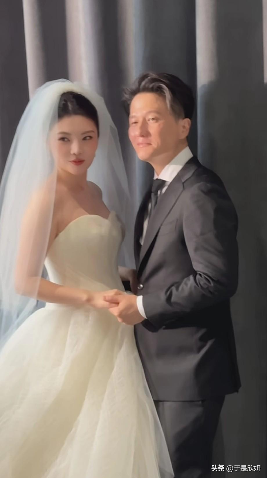从椰树女神到豪门新娘？徐冬冬尹子维婚纱照曝光，这场相差15岁的婚姻，真的能长久吗