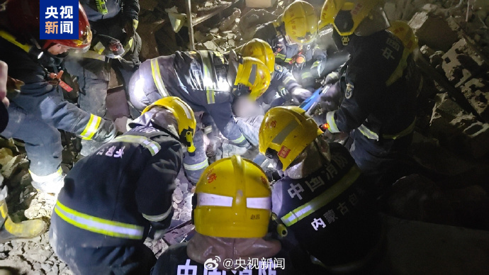 #包钢厂区爆炸救援现场#【#包钢厂区爆炸已有78人送医# 】1月18日15时许，