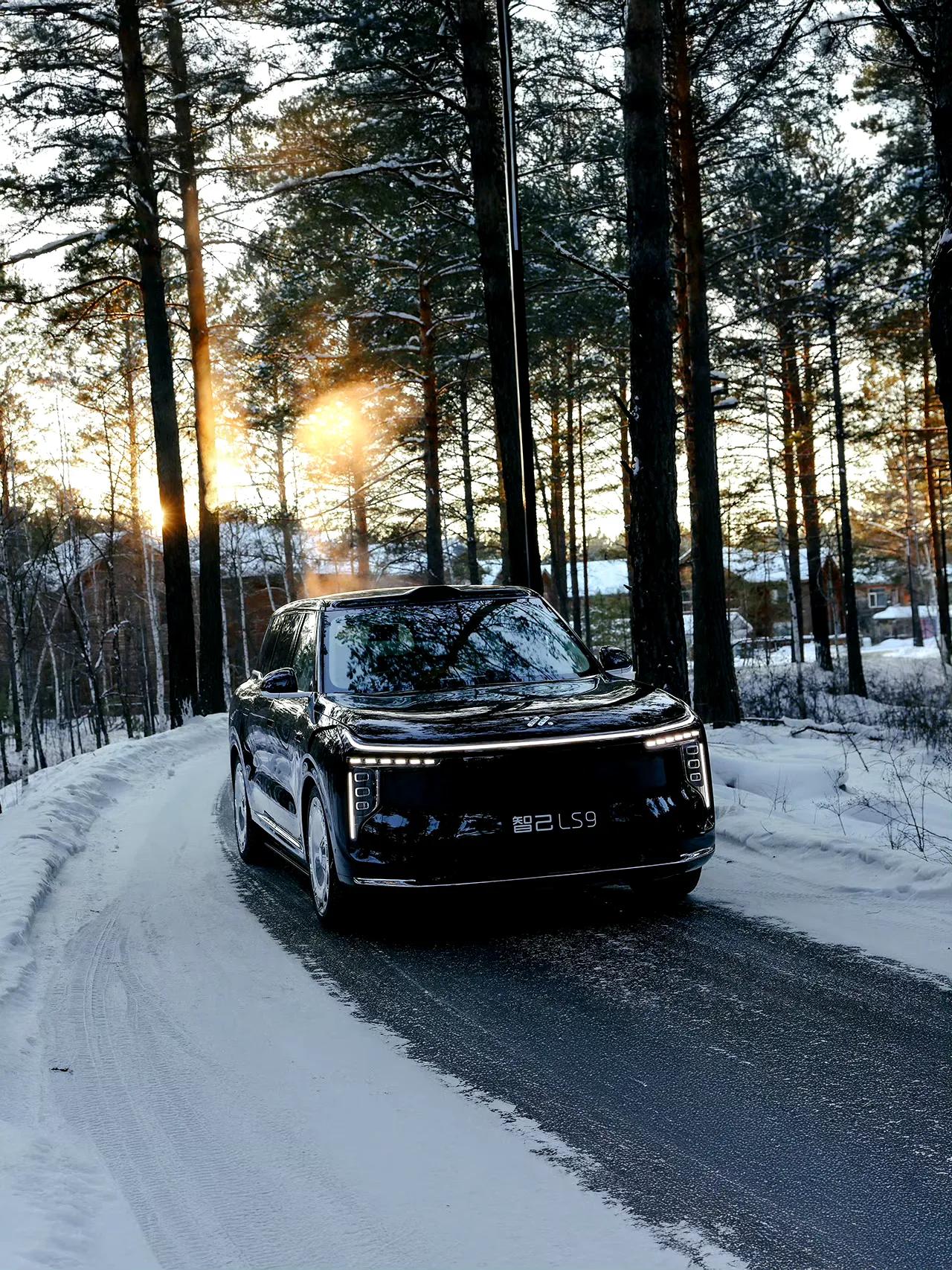 看完智己LS9 我很惊讶，开完智己LS9 以后，我更惊讶了。
配置很全，要啥有啥