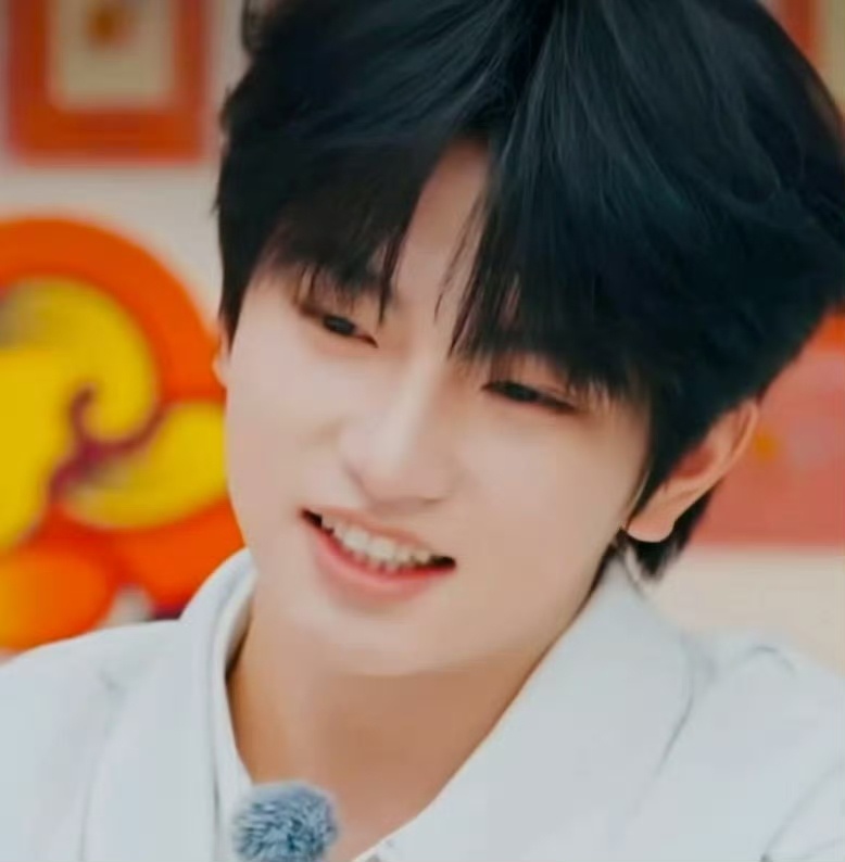 穆祉丞预告哭了就这样笑着笑着留下了眼泪💧 