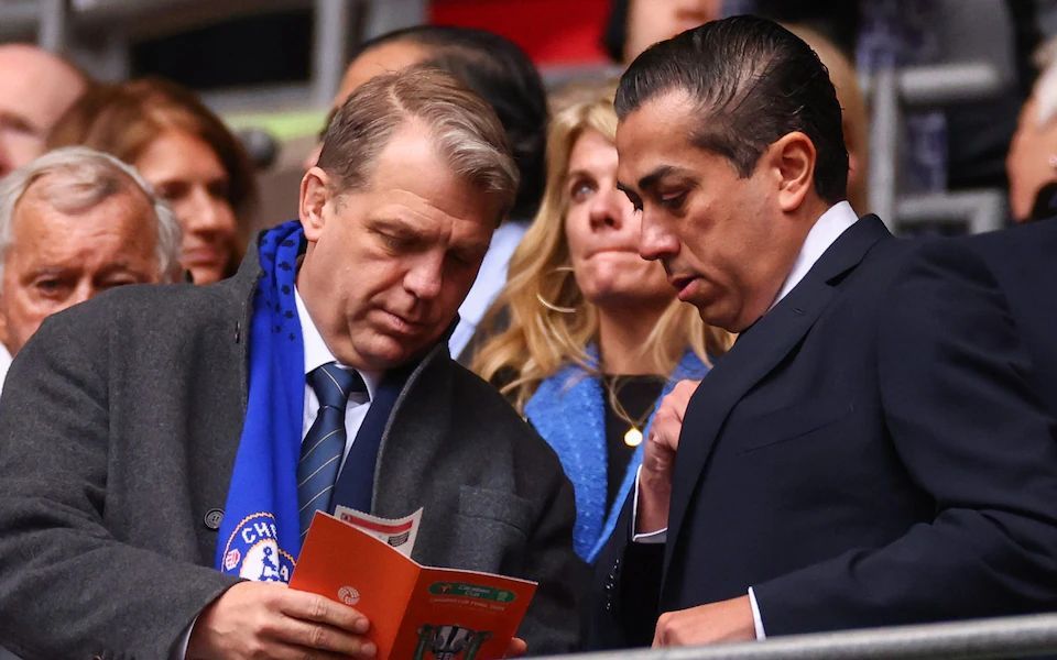 据《电讯报》报道，切尔西和斯特拉斯堡的球迷下月将在伦敦联合举行抗议活动，反对这两