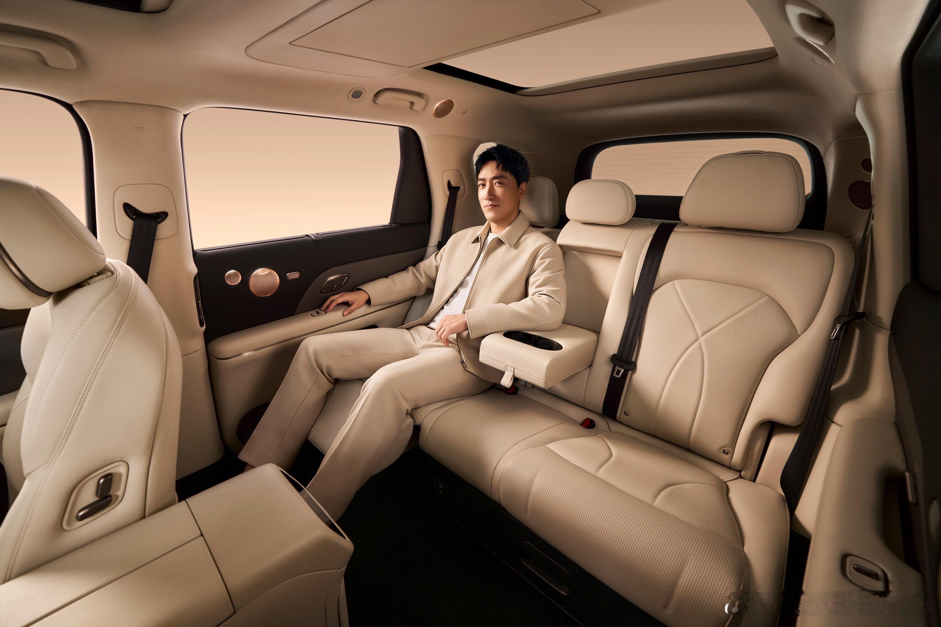 刘翔直言中国新能源车太顶了20年前，刘翔在雅典用12秒91告诉世界：中国速度，可