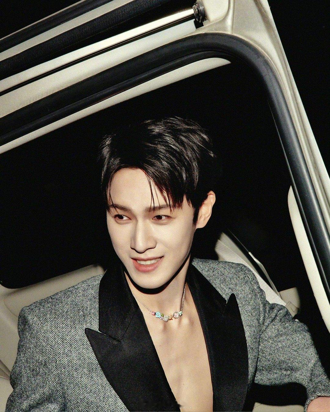 李昀锐三月出席巴黎时装周 李昀锐三月巴黎时装周行程来了啦，坐等小林闪耀巴黎 