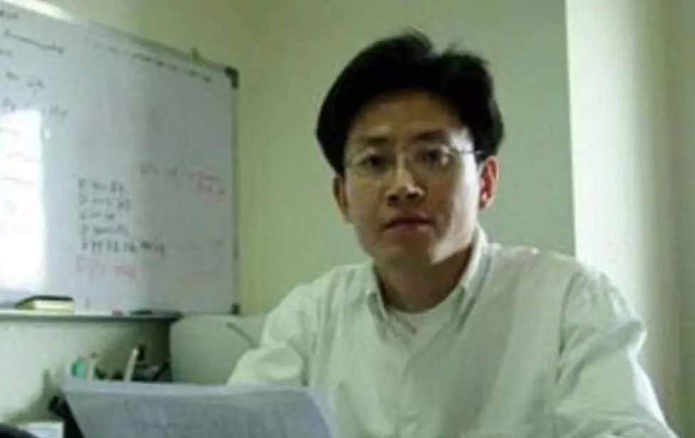 汉芯造假曝光十四年，砂纸擦掉芯片logo，谁还敢信PPT里的“国产芯”？

20