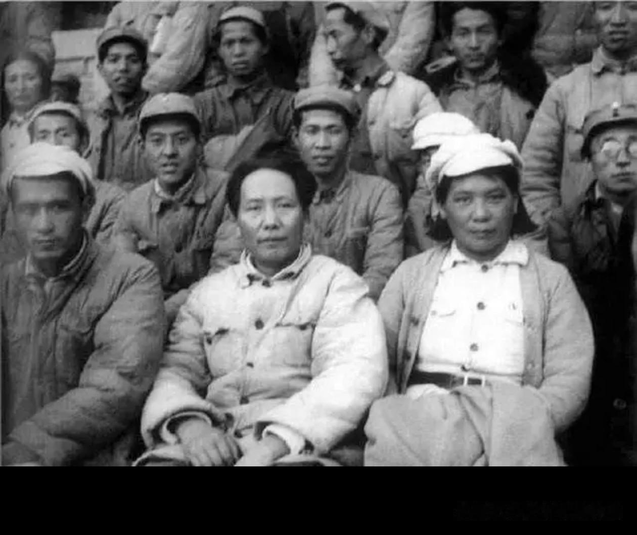 《临江仙·给丁玲同志》｜
纤笔一支凝力量，文坛烽火见初心！

临江仙·给丁玲同志