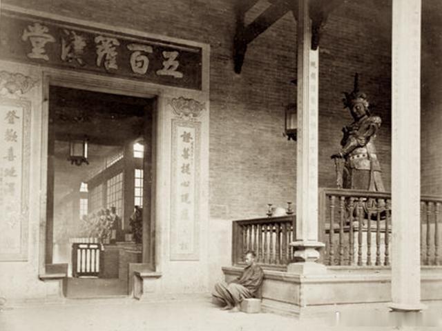 1894年广州五百罗汉堂，门口